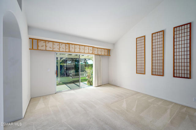 3695 Mapleknoll Place, Thousand Oaks CA: https://media.crmls.org/mediaz/13e8335a-edae-47a0-ac26-59a0fb9bf3d2.jpg