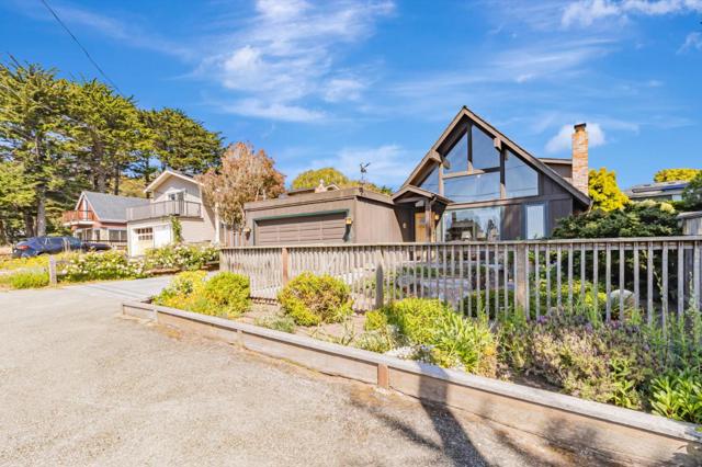 1025 Tamarind Street, Montara CA: https://media.crmls.org/mediaz/13e844df-77ad-4b7f-bc00-ee0f14ce51e5.jpg