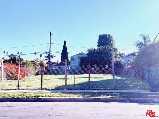 316 E Hardy Street, Inglewood CA: https://media.crmls.org/mediaz/13e86683-d6cf-4c71-96cc-1030d6393814.jpg