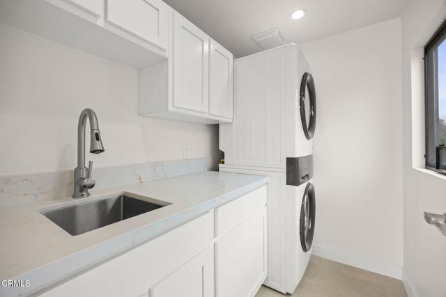 1194 Kingston Lane, Ventura CA: https://media.crmls.org/mediaz/13e87624-45e0-48c7-a9b7-da357635415d.jpg