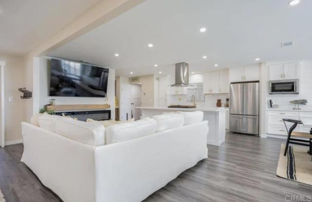 Detail Gallery Image 3 of 28 For 157 Horizon Ln., Oceanside,  CA 92056 - 2 Beds | 2 Baths