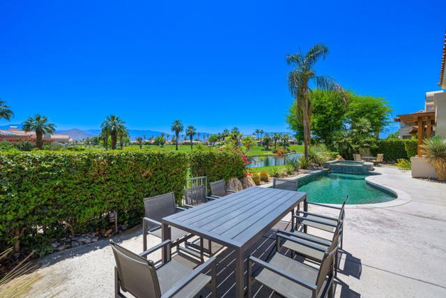 945 Hawk Hill Trail, Palm Desert CA: https://media.crmls.org/mediaz/13e8f925-6fdb-494f-a961-9f3e197328e2.jpg