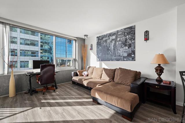 321 10th Avenue, San Diego CA: https://media.crmls.org/mediaz/13e917ff-4e99-4e6f-a379-b446eddc2b31.jpg