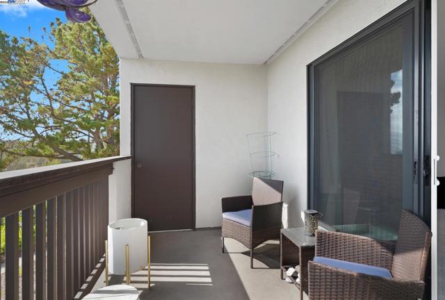 21083 Gary Dr, Hayward CA: https://media.crmls.org/mediaz/13e95d3f-8e87-4c51-aee9-bb700b0b9d60.jpg