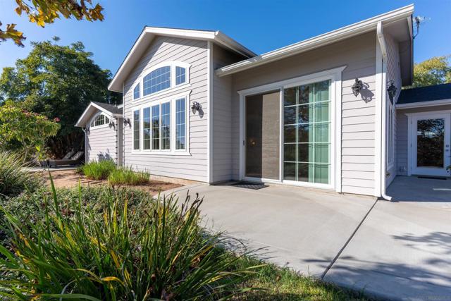 3121 Alta Verde, Fallbrook CA: https://media.crmls.org/mediaz/13e9a46e-34f3-4a8a-9fea-64ebf415798b.jpg