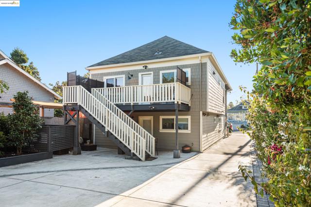 6528 Dover St, Oakland CA: https://media.crmls.org/mediaz/13e9d564-b750-4ccf-81f0-07bb7866bb44.jpg