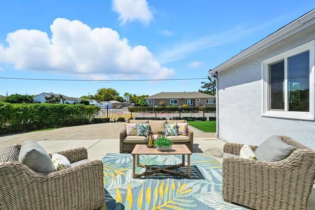 1504 York Avenue, San Mateo CA: https://media.crmls.org/mediaz/13ea2497-3337-40af-aeb7-7e4bda9e8514.jpg