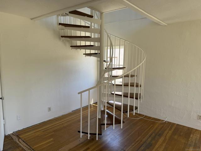 4860 Marlborough Drive, San Diego CA: https://media.crmls.org/mediaz/13ea3b1b-1235-4dbd-93ee-4d20f51814ef.jpg