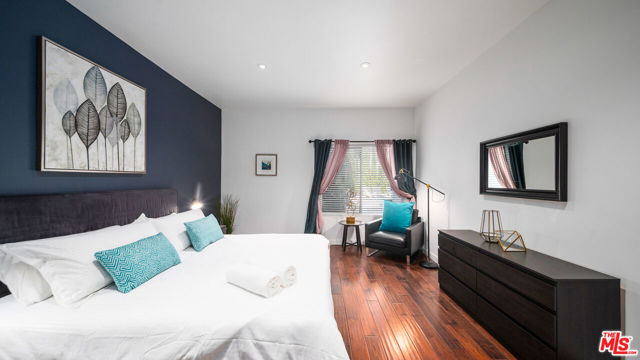1818 Thayer Avenue, Los Angeles CA: https://media.crmls.org/mediaz/13ea4004-52e1-45c8-913c-d3eee509fa0e.jpg