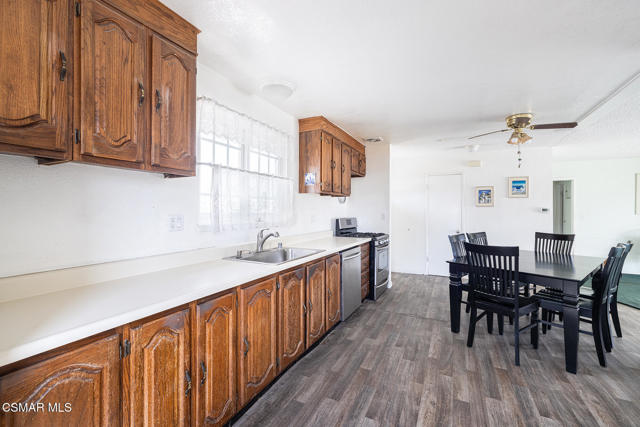 1620 Spence Street, Simi Valley CA: https://media.crmls.org/mediaz/13ead17a-2d5e-41ba-a9ea-bc7549b5c9eb.jpg