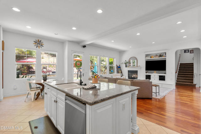 1729 Bluesage Court, Simi Valley CA: https://media.crmls.org/mediaz/13eb04a3-cde5-423b-bc3b-33f8cf3ab759.jpg