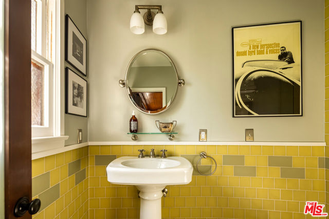 2415 Castilian Drive, Los Angeles CA: https://media.crmls.org/mediaz/13eb2d47-d753-46d3-8d1c-fb49f01f9635.jpg