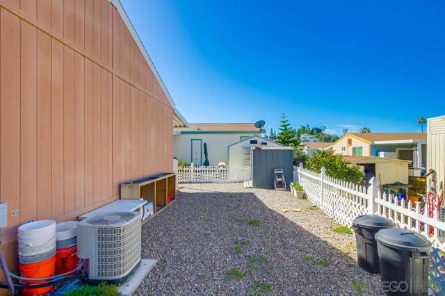 450 E Bradley Ave, El Cajon CA: https://media.crmls.org/mediaz/13eb35a5-832e-4503-bb27-5d39b4c45c12.jpg