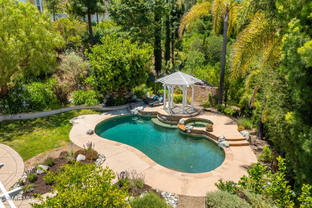 2445 Ranchgrove Drive, Westlake Village CA: https://media.crmls.org/mediaz/13eb4187-f0fa-4bea-a2cd-2ae614c4b05b.jpg