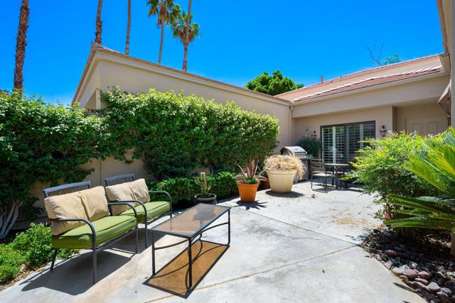80601 Oak Tree, La Quinta CA: https://media.crmls.org/mediaz/13ebfd7d-9369-4675-89fc-1c4d778ab618.jpg