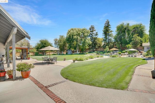 2960 Almondwood Pl, Oakley CA: https://media.crmls.org/mediaz/13ec0fa9-f164-4151-9224-4cfc15e5c465.jpg