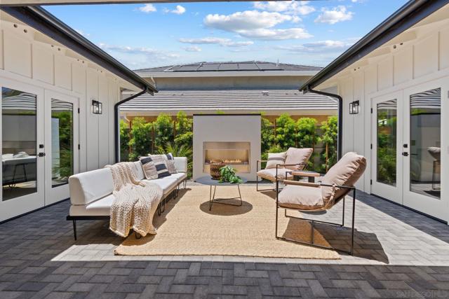 1384 Cynthia Ln, Carlsbad CA: https://media.crmls.org/mediaz/13ec3f10-edb8-4c20-b33f-fb5e81d84704.jpg