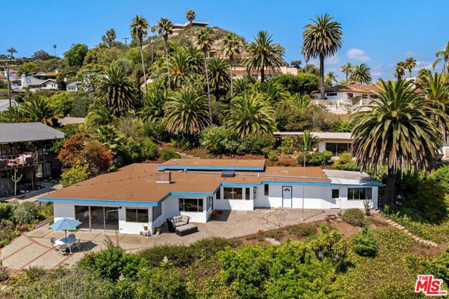 540 Miramonte Drive, Santa Barbara CA: https://media.crmls.org/mediaz/13ecfb3c-3b04-4b25-b6c9-6f8bbda99520.jpg