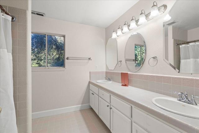 17 Bella Vista Lane, Gilroy CA: https://media.crmls.org/mediaz/13ed3b00-a25e-4e00-8ae9-ebcb6575f6ec.jpg