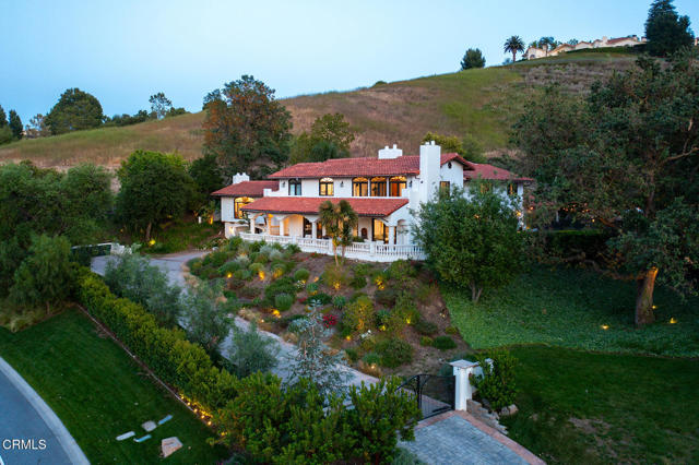 4548 Valley Spring Drive, Westlake Village CA: https://media.crmls.org/mediaz/13edac9e-1252-45b4-aedb-403f087f49c9.jpg
