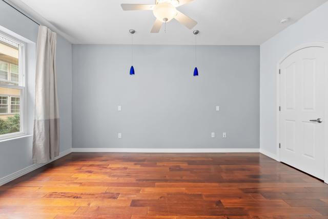 301 W G St, San Diego CA: https://media.crmls.org/mediaz/13edb0e1-67fa-4e38-b847-b4c5377af29f.jpg