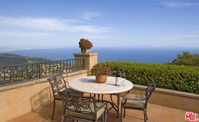 24734 W Saddle Peak Road, Malibu CA: https://media.crmls.org/mediaz/13edc6fd-3b84-498b-9859-b2c1deb6d95f.jpg