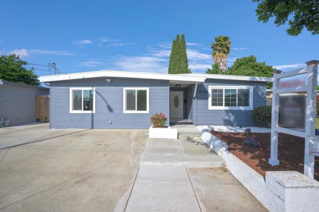 42758 Charleston Way, Fremont CA: https://media.crmls.org/mediaz/13ee52ba-cfbf-40a4-a97f-5626aa687ee1.jpg