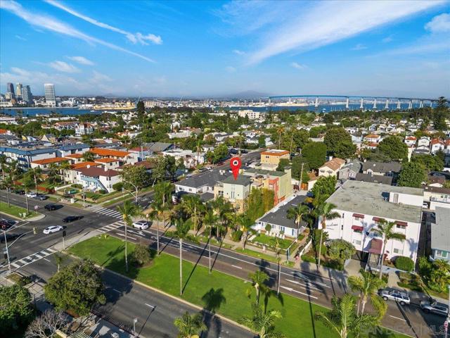 411 Orange Ave, Coronado CA: https://media.crmls.org/mediaz/13ee60ab-e5fa-4aa5-9f9f-5f0edd5ff4e5.jpg