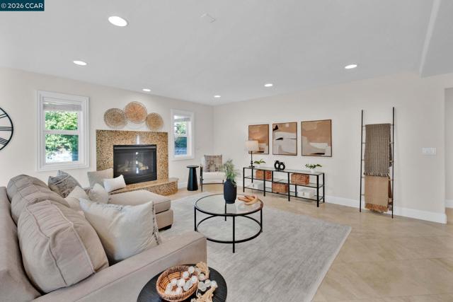 Image 15 of 53 For 367 Mt Washington Way