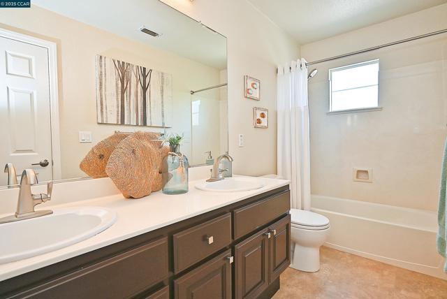 663 Greylyn Dr, San Ramon CA: https://media.crmls.org/mediaz/13ee90fa-f2b2-432e-93f9-1824b0bc17e5.jpg