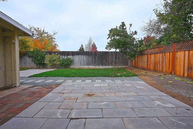 974 Walnut Dr, Oakley CA: https://media.crmls.org/mediaz/13eed693-34f4-4e6e-a203-efa707d7fecc.jpg