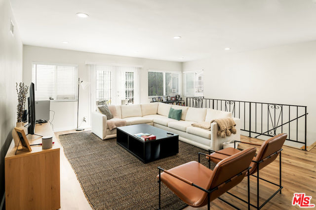 151 S Rexford Drive, Beverly Hills CA: https://media.crmls.org/mediaz/13ef42aa-872e-45b2-9253-22626eba329e.jpg