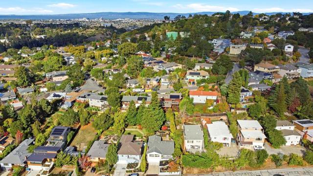 574 Wellington Drive, San Carlos CA: https://media.crmls.org/mediaz/13f019c1-0162-4a97-a4a8-6661ab8512e3.jpg