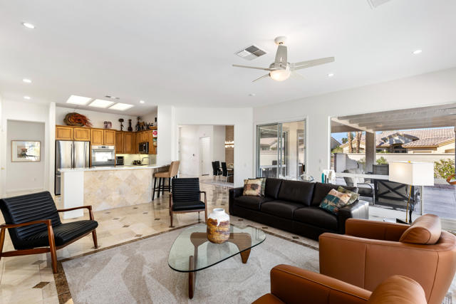 78210 Gray Hawk Drive, Palm Desert CA: https://media.crmls.org/mediaz/13f04678-c442-4f7c-a843-866a59addf18.jpg