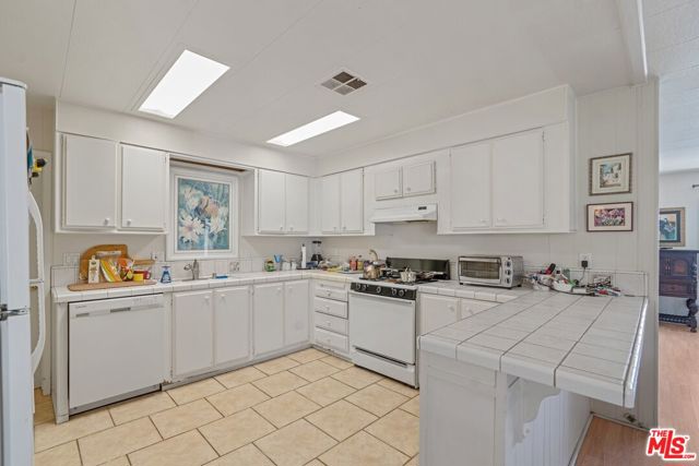 29500 Heathercliff Road, 5 photo 5