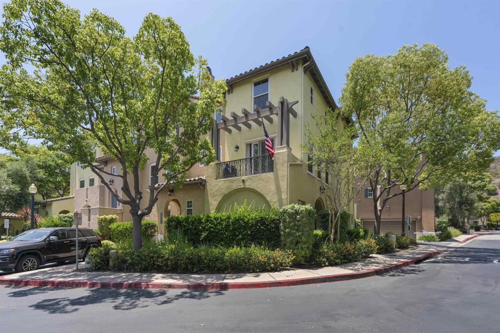 MLS #250031902SD img 2