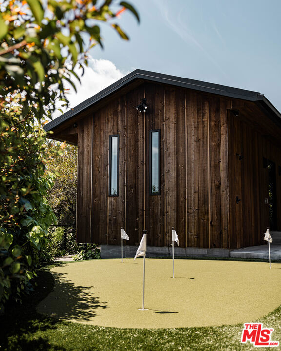 2532 Canyon Oak Dr, Los Angeles CA: https://media.crmls.org/mediaz/13f08d93-26f2-435e-af06-b548fb97690e.jpg