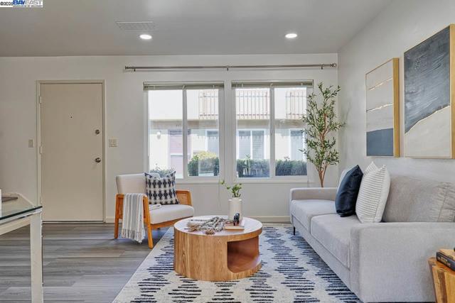 4654 Balboa Way, Fremont CA: https://media.crmls.org/mediaz/13f0b8a4-ed2c-4cb1-a8c2-9501674dc225.jpg