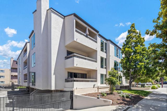 1456 San Carlos Avenue, San Carlos CA: https://media.crmls.org/mediaz/13f0f1e7-0a39-47aa-af00-391e082db91d.jpg