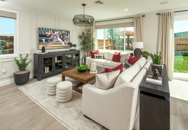 2177 Gentle Rain Drive, Roseville CA: https://media.crmls.org/mediaz/13f0f9fe-fe8c-4239-b1b5-b48853582d4f.jpg