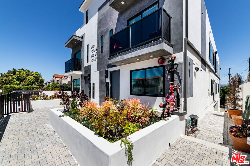 4615 St Charles Place #3/4