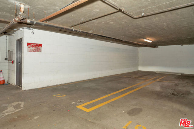 1633 S Bentley Avenue, West Los Angeles CA: https://media.crmls.org/mediaz/13f14c1b-efe0-48b2-9661-13e2480761da.jpg