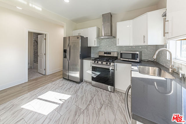 801 N Alexandria Avenue, Los Angeles CA: https://media.crmls.org/mediaz/13f16961-b317-41d3-8bbd-a347130489ba.jpg