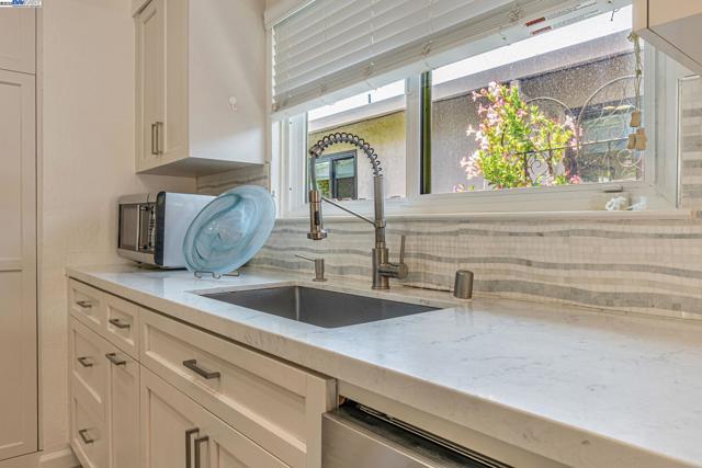 947 Crane Ave, Foster City CA: https://media.crmls.org/mediaz/13f194e3-036c-4a7e-b1ef-d6456459a54c.jpg