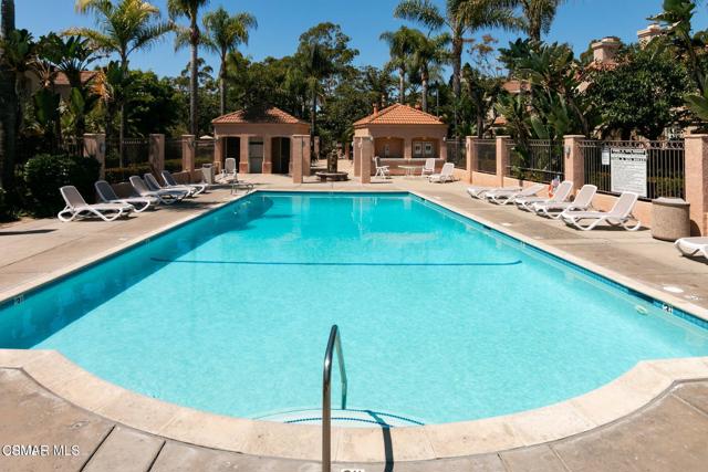 1212 Nautical Way, Oxnard CA: https://media.crmls.org/mediaz/13f19a2f-9e9c-459c-a381-6392420ddeec.jpg