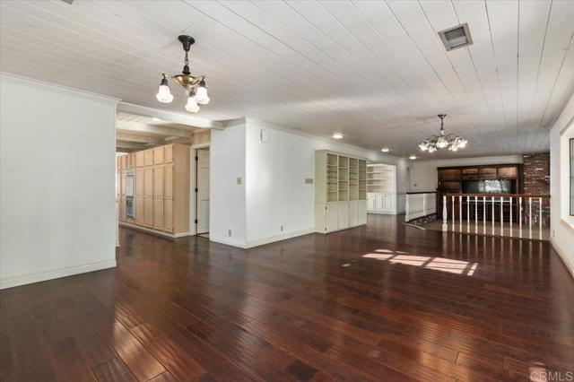 748 Old Oak Ridge, San Marcos CA: https://media.crmls.org/mediaz/13f1a424-901a-44da-9b0e-55906160746d.jpg