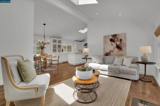 2345 San Miguel Dr, Walnut Creek CA: https://media.crmls.org/mediaz/13f20acd-5b2a-4ad0-aa6f-b1fad1219bc7.jpg
