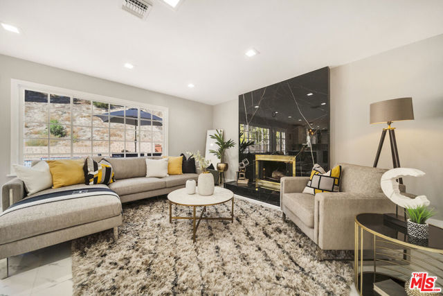 18521 Dylan Street photo 5