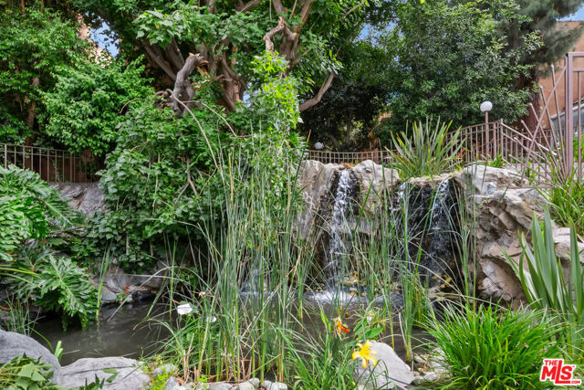 18730 Hatteras Street, Tarzana CA: https://media.crmls.org/mediaz/13f28b2b-1d0e-4ad2-831b-01f3fbcec6d6.jpg