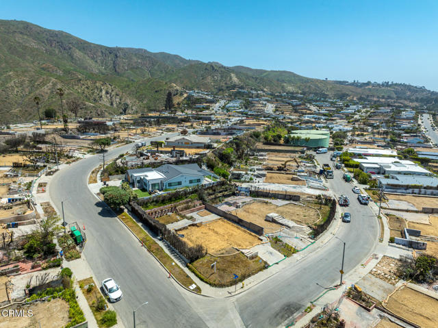 18449 Kingsport Drive, Malibu CA: https://media.crmls.org/mediaz/13f2f558-4b04-4f5f-8564-1c792bf05520.jpg